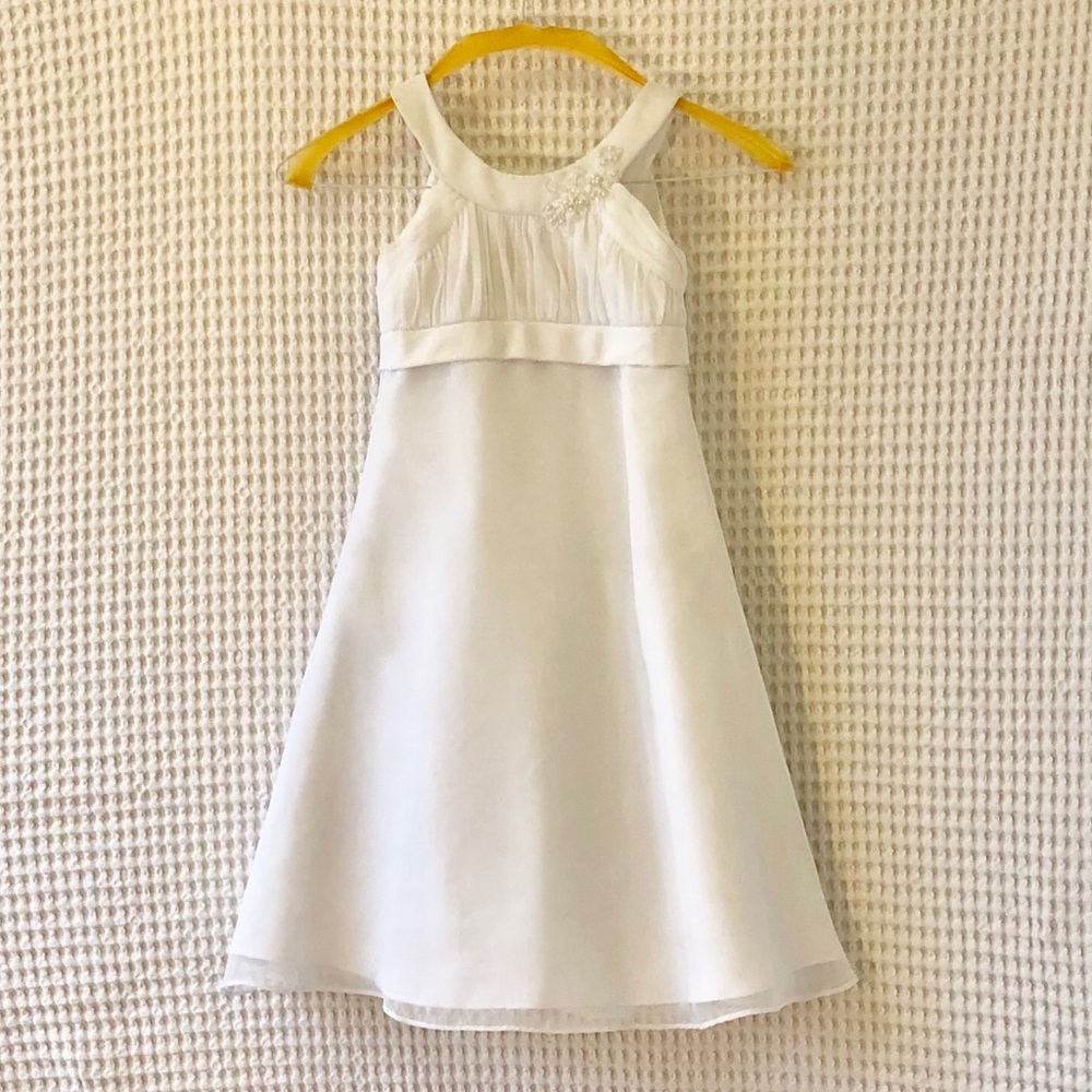 Girl’s white flower girl bridal dress size 4T/5T